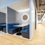 Los puestos ofrecen espacios para trabajo creativo y reuniones. Crédito de la fotografía: Anfon Ha