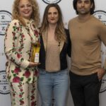 (I-D) Erin Harris, directora de marca de Lobos& 1707, Amanda Blue, directora de operaciones de Tasting Alliance, y Diego Osorio, fundador y director creativo de Lobos& 1707 en la San Francisco World Spirits Competition& 2022