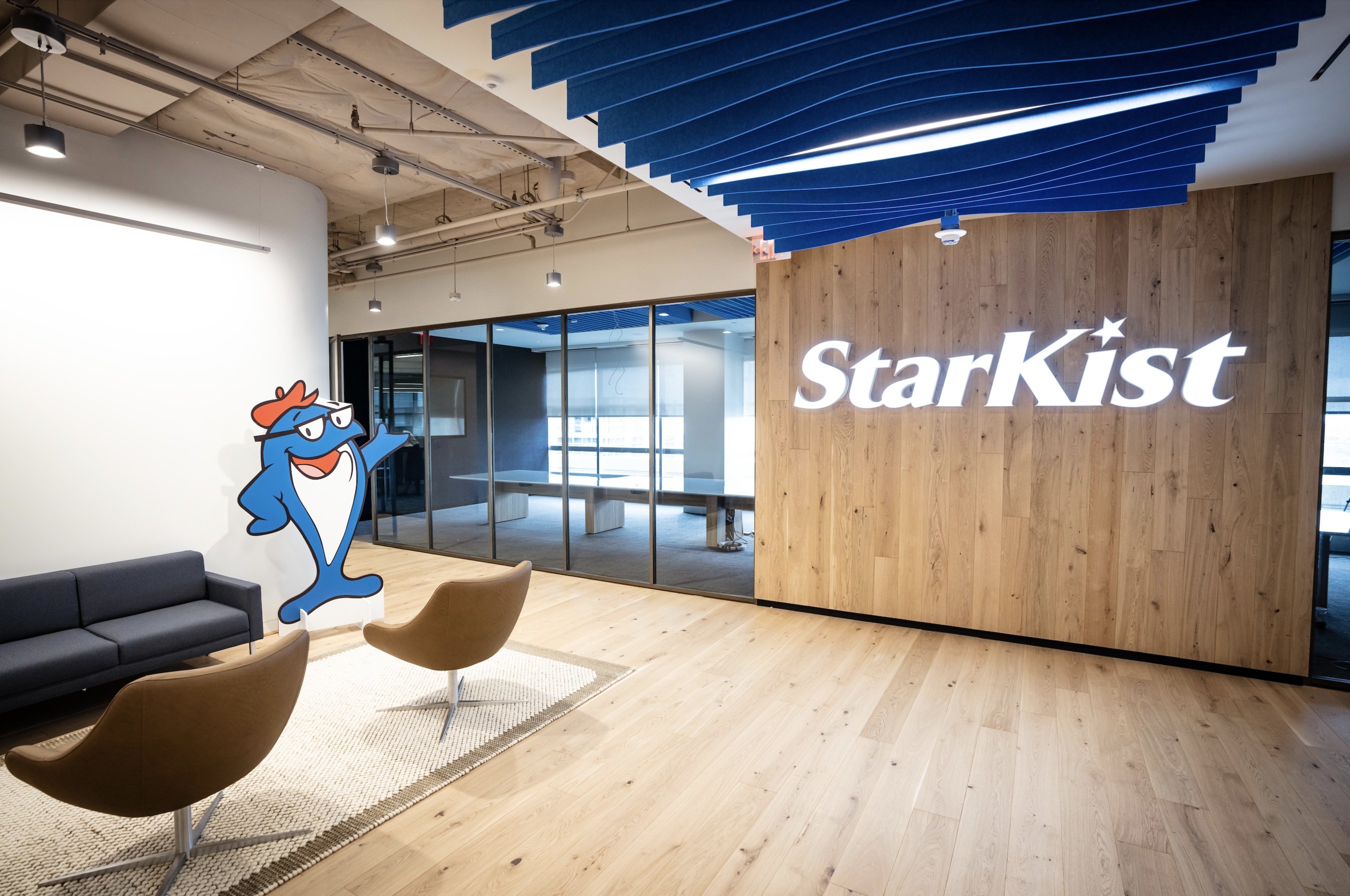 El vest&iacute;bulo de las nuevas oficinas de StarKist en Reston, Virginia; cr&eacute;dito de la fotograf&iacute;a: Anfon Ha