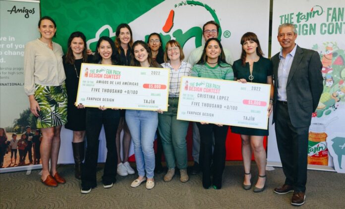 FanPack Contest Winner Cristina López received her prize and the representatives from AMIGOS received the donation