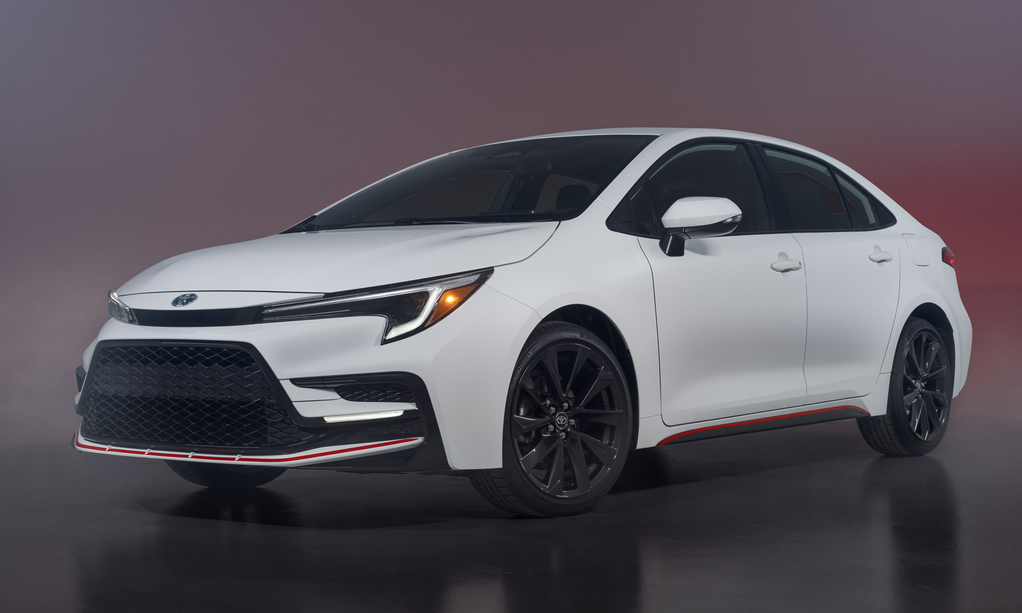 Toyota potencia el Corolla Hybrid 2023 con la nueva Infrared Edition, nuevas versiones y AWD
