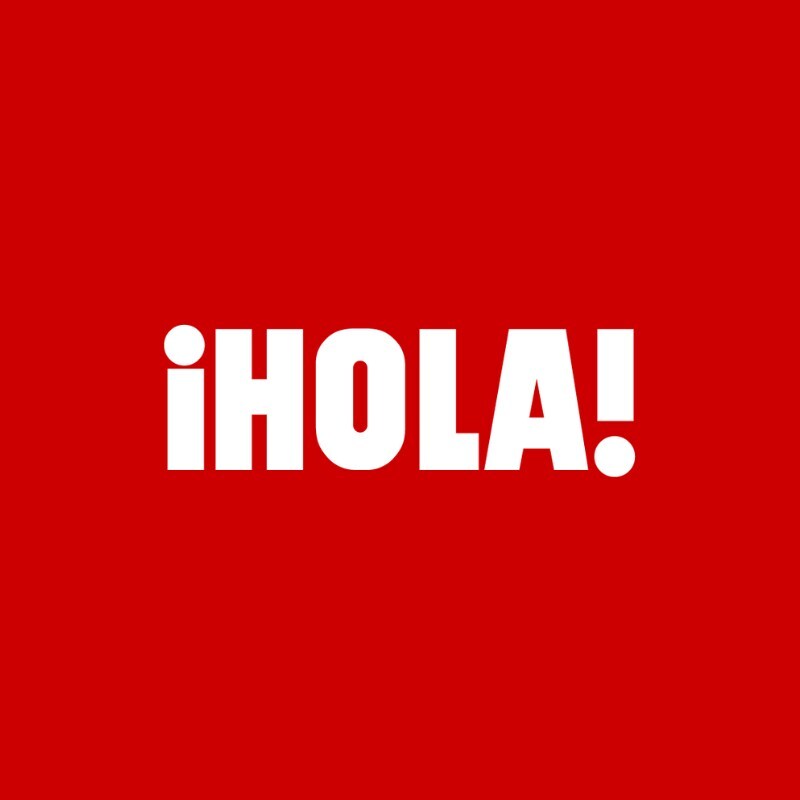 Logotipo de ¡HOLA! Americas con la palabra ‘¡HOLA!’ en blanco, centrada sobre un fondo rojo sólido.”