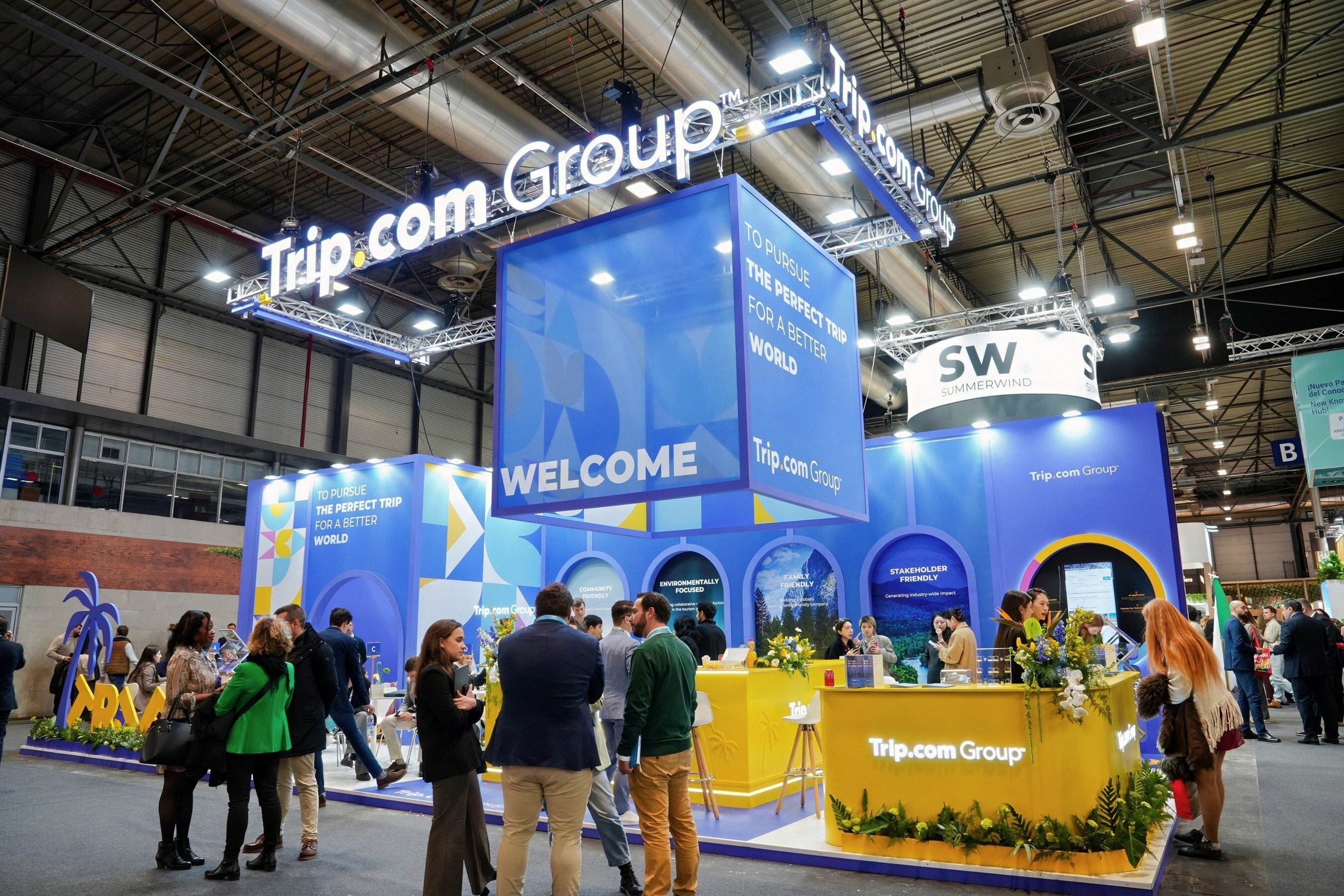 Trip.com Group Logo (PRNewsfoto/Trip.com Group)