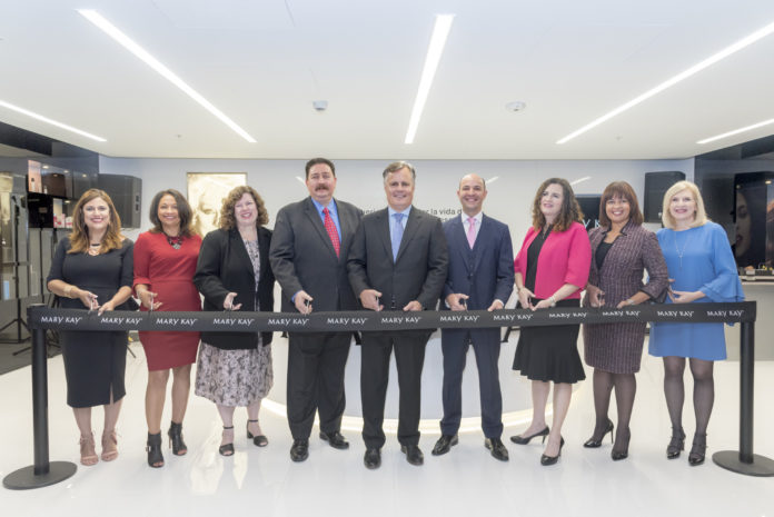Mary Kay President & CEO David Holl cut the ribbon with Mary Kay executives to officially open the company's newest market, Peru.