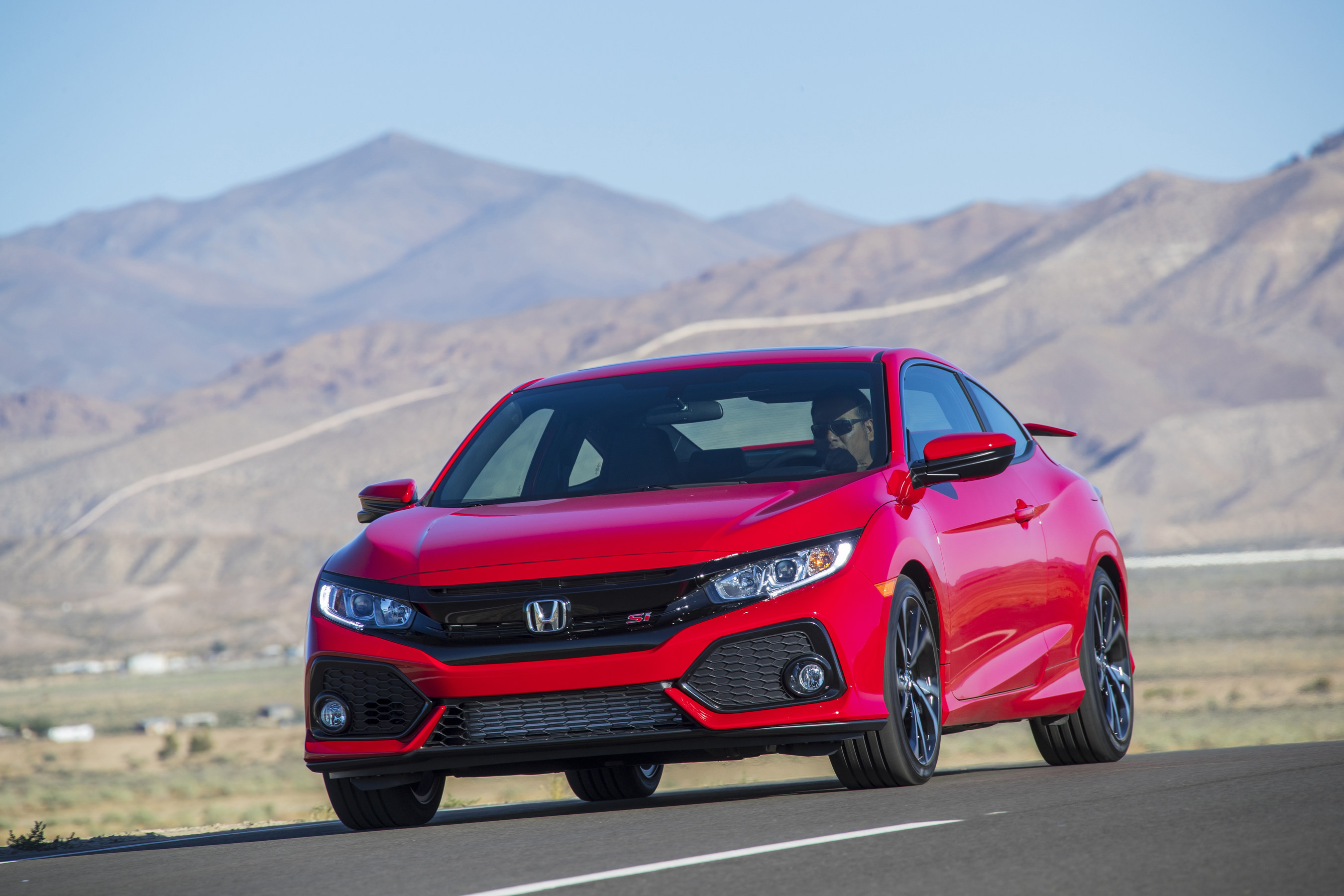 Los premiados sedán, cupé y Si Honda Civic, de gran venta, regresan en