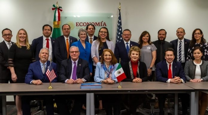 Delegación de la Ciudad de El Paso Texas y representantes del sector público, privado y académico durante su visita a la Secretaría de Economía