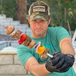 Dan Phelps (@learningtosmoke) es un popular influencer y bloguero de Instagram que muestra recetas, m&eacute;todos y alimentos de todo el espectro de la barbacoa. Los consumidores pueden comunicarse con &eacute;l al 1-800-TURKEYS el 23 de noviembre. (PRNewsfoto/Jennie-O Turkey Store)