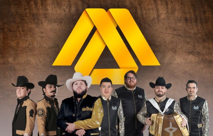 Los Dos Carnales, El Fantasma and Voz De Mando