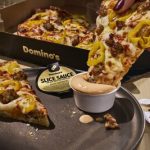 Domino’s celebra la nueva salsa insignia con acceso exclusivo a productos de marca compartida de Shinola
