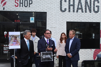 (English) Attorneys John Gomez and Ron Simon Announce First Lawsuit in Kebab Shop E. Coli Outbreak Outside Downtown San Diego Restaurant