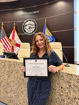 La Ciudad de Doral reconoce la trayectoria de Laura Termini durante el Mes de la Herencia Hispana